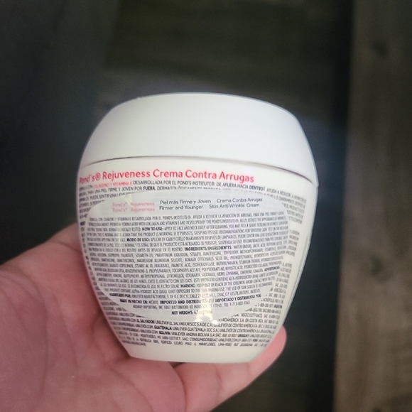 Rejuveness Red and White Moisturizer - Picture 2 of 3